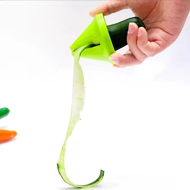 Rotating vegetable shredder